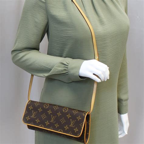 lv monogram canvas shoulder bag|louis vuitton monogram canvas pochette.